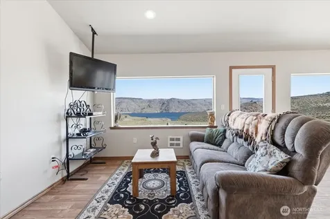 44495 Sr 174 N Grand Coulee WA 99133