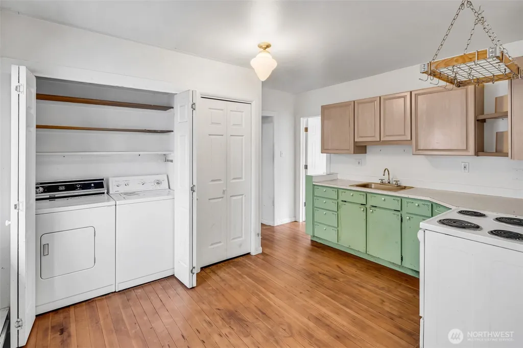 831 NW 52nd Street Seattle WA 98107