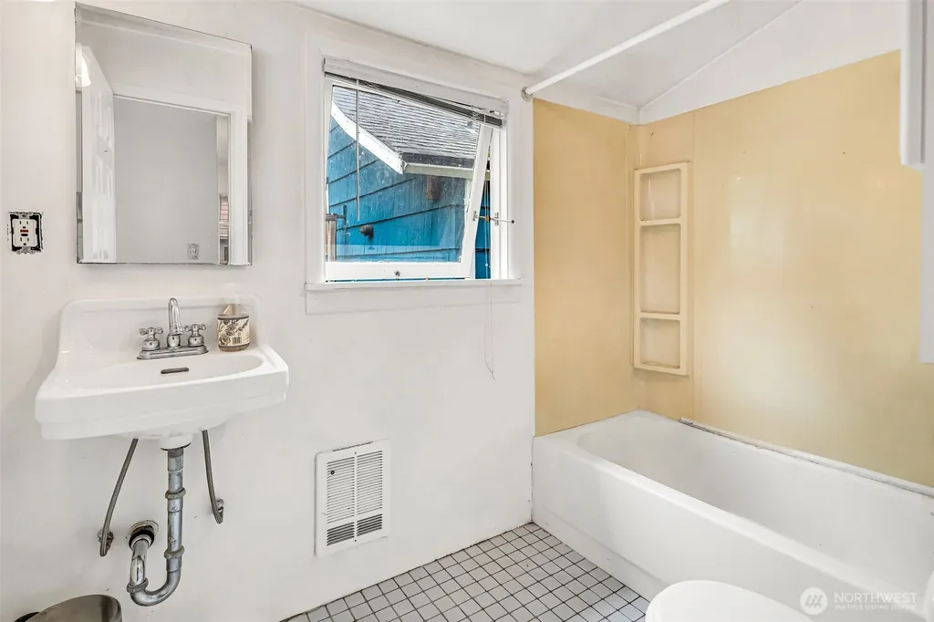 831 NW 52nd Street Seattle WA 98107
