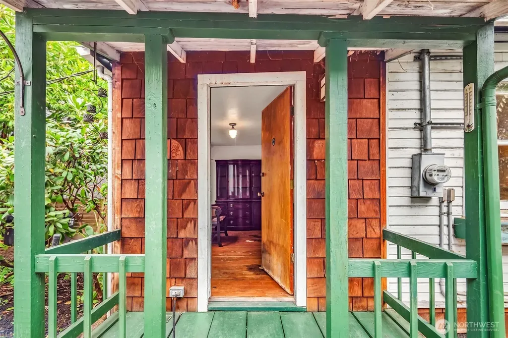 831 NW 52nd Street Seattle WA 98107