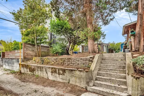 831 NW 52nd Street Seattle WA 98107