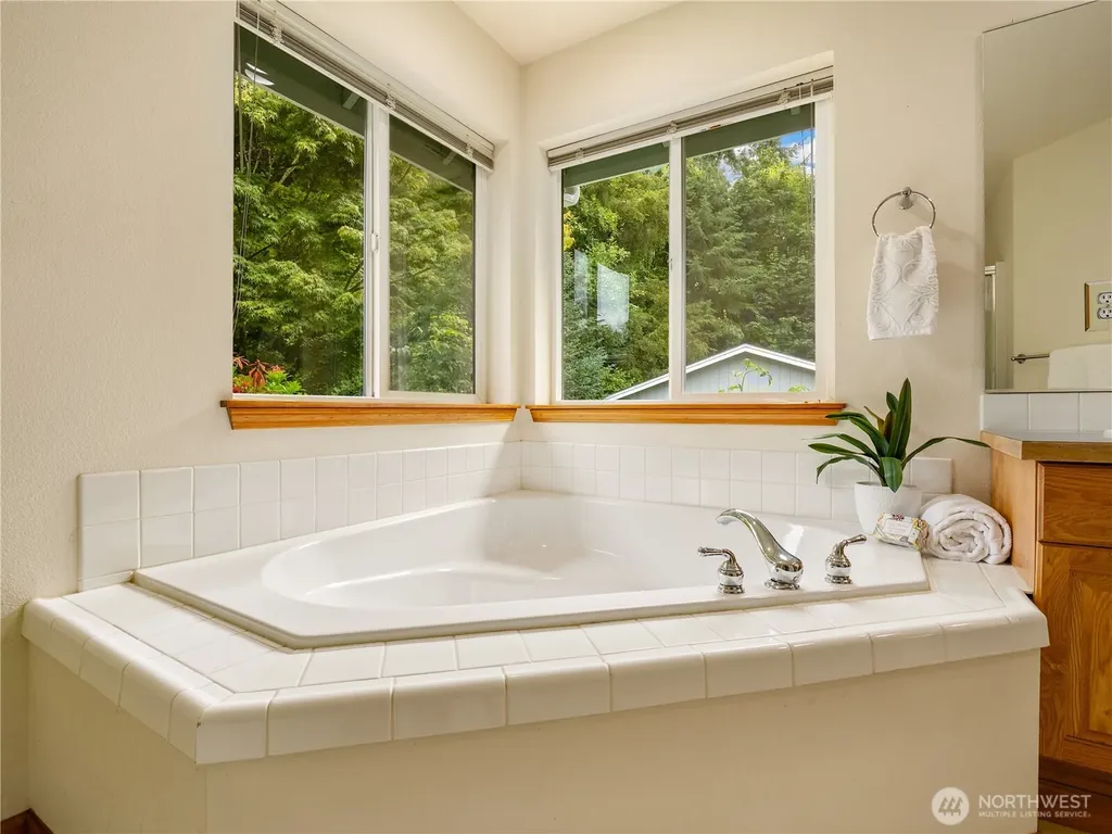 1102 136th St NW Gig Harbor WA 98332
