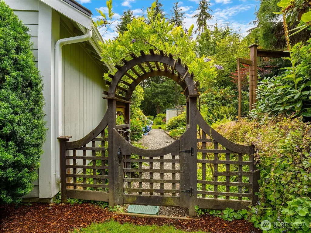 1102 136th St NW Gig Harbor WA 98332