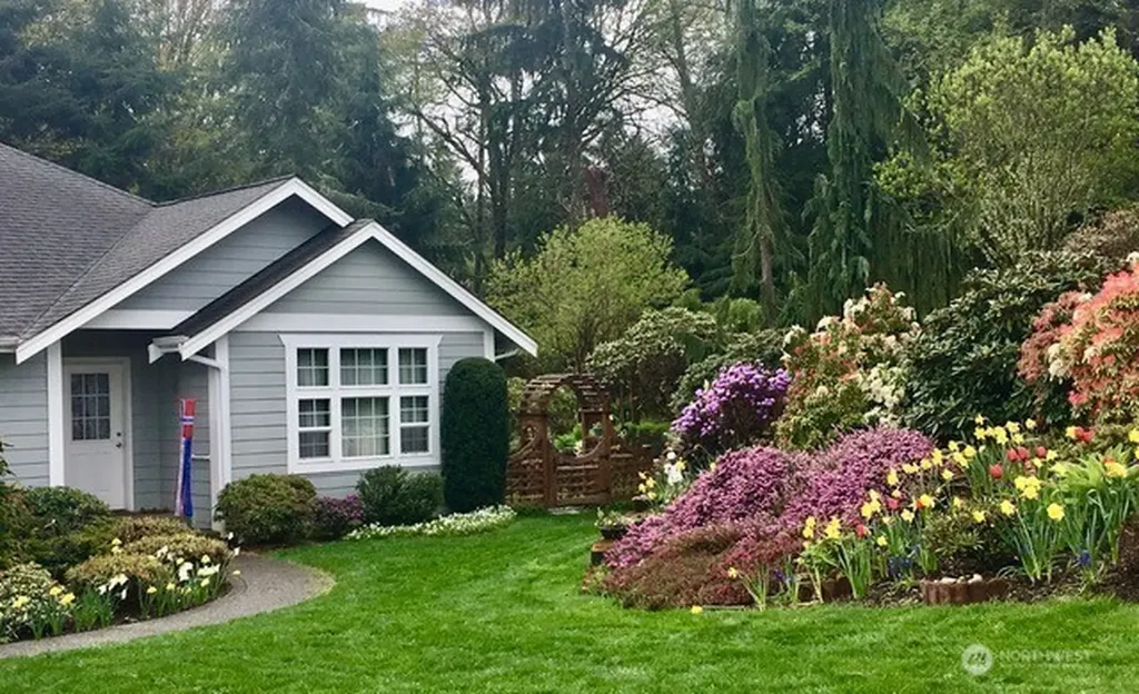 1102 136th St NW Gig Harbor WA 98332