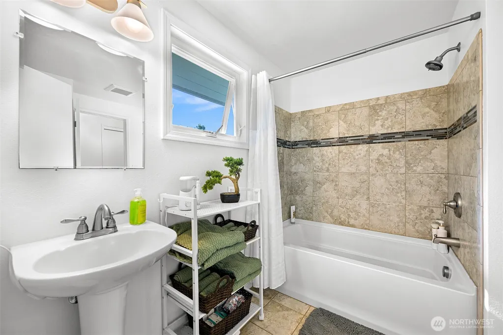 349 S Park Street Lynden WA 98264