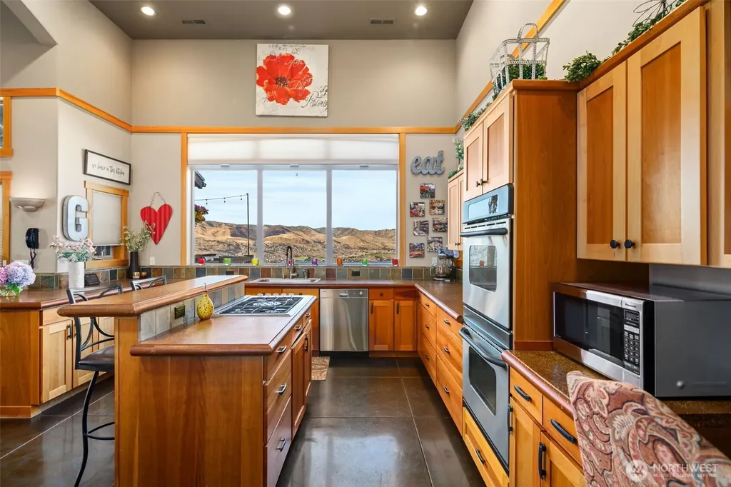 340 Hawks Meadow Road Chelan WA 98816