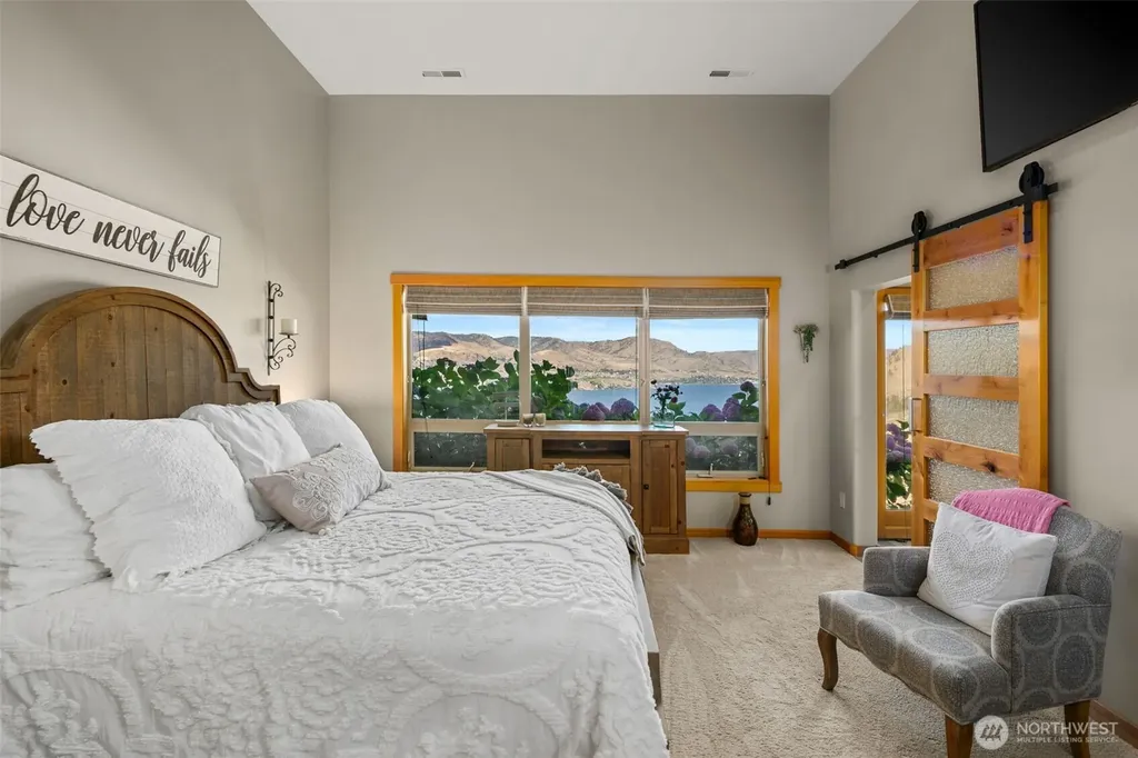 340 Hawks Meadow Road Chelan WA 98816