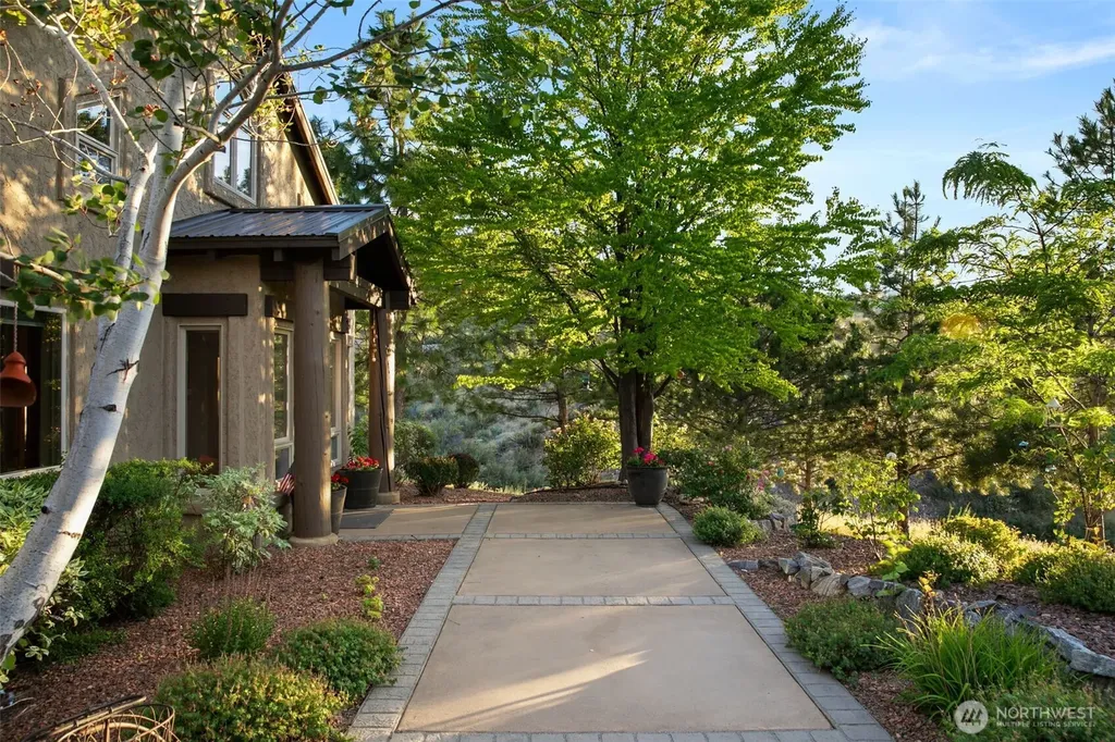 340 Hawks Meadow Road Chelan WA 98816