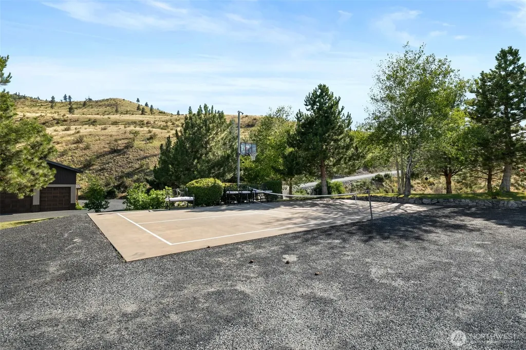 340 Hawks Meadow Road Chelan WA 98816
