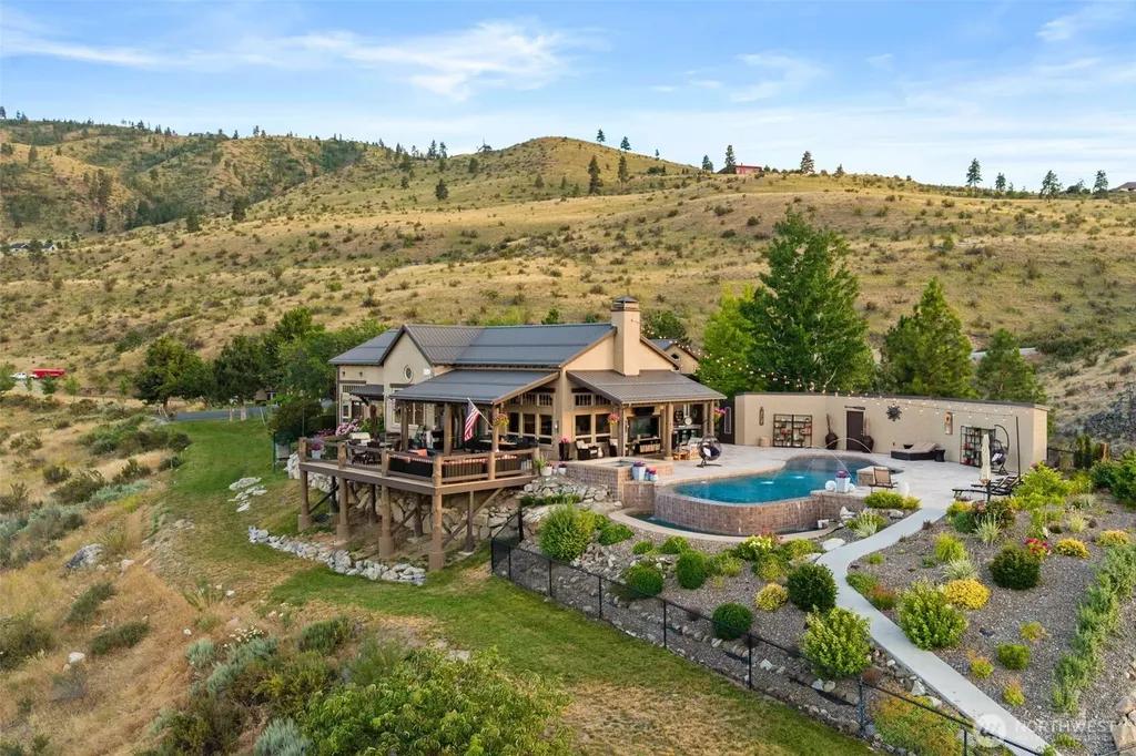 340 Hawks Meadow Road Chelan WA 98816