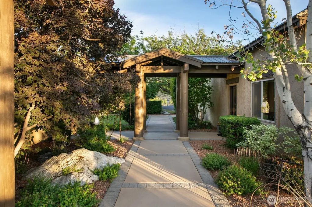 340 Hawks Meadow Road Chelan WA 98816