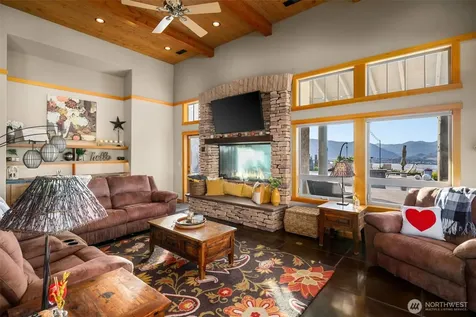 340 Hawks Meadow Road Chelan WA 98816