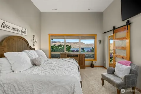 340 Hawks Meadow Road Chelan WA 98816