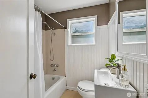239 NW 48th Street Seattle WA 98107