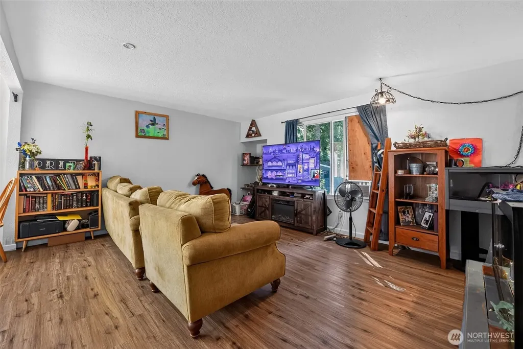 70 E Balmoral Way Shelton WA 98584