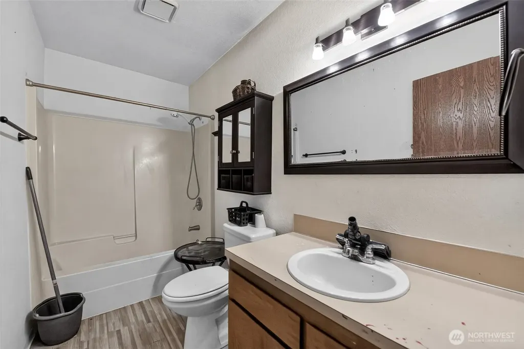 70 E Balmoral Way Shelton WA 98584
