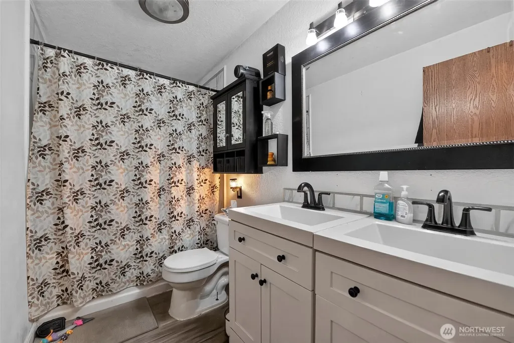 70 E Balmoral Way Shelton WA 98584