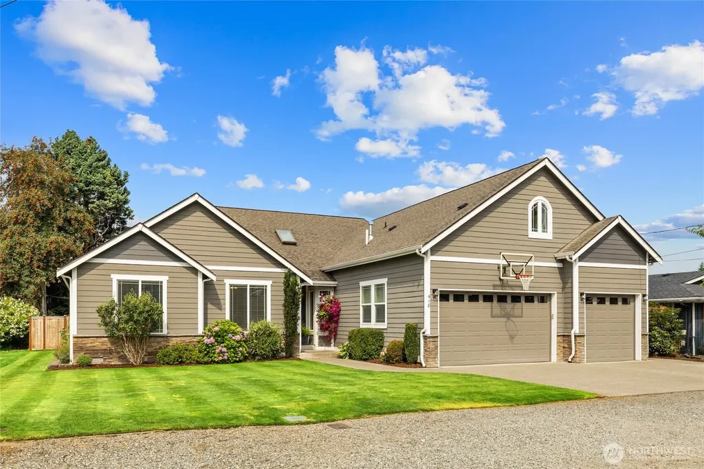 418 20th Street NW Puyallup WA 98371