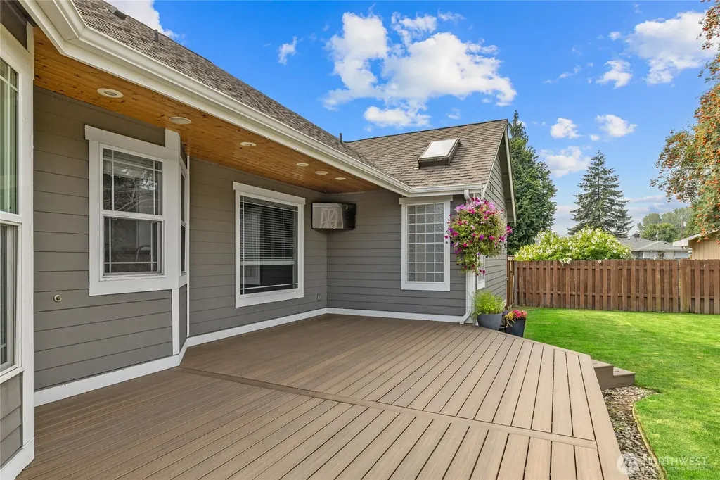 418 20th Street NW Puyallup WA 98371