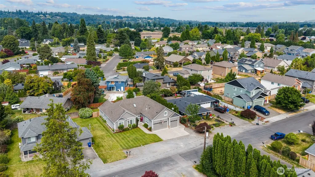 418 20th Street NW Puyallup WA 98371