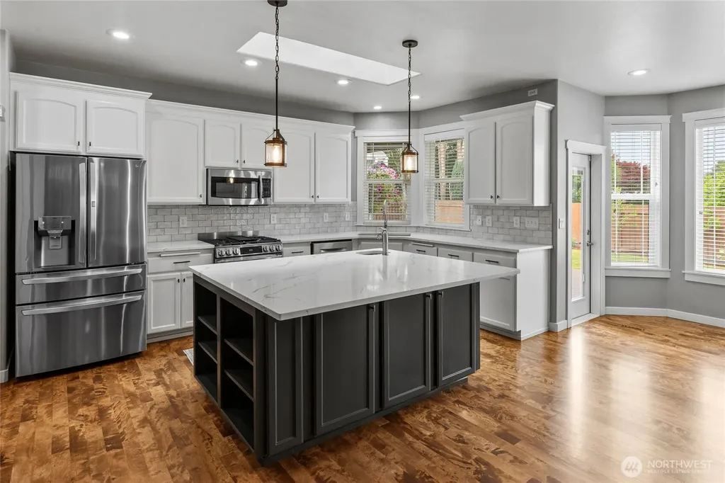 418 20th Street NW Puyallup WA 98371