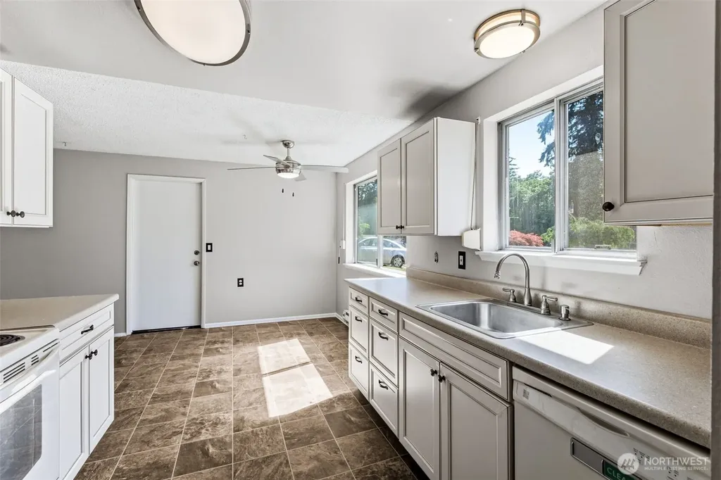 802 Oakcrest Drive SE Lacey WA 98503