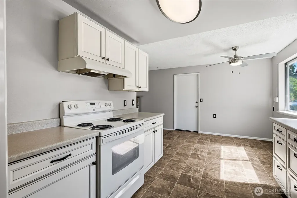 802 Oakcrest Drive SE Lacey WA 98503