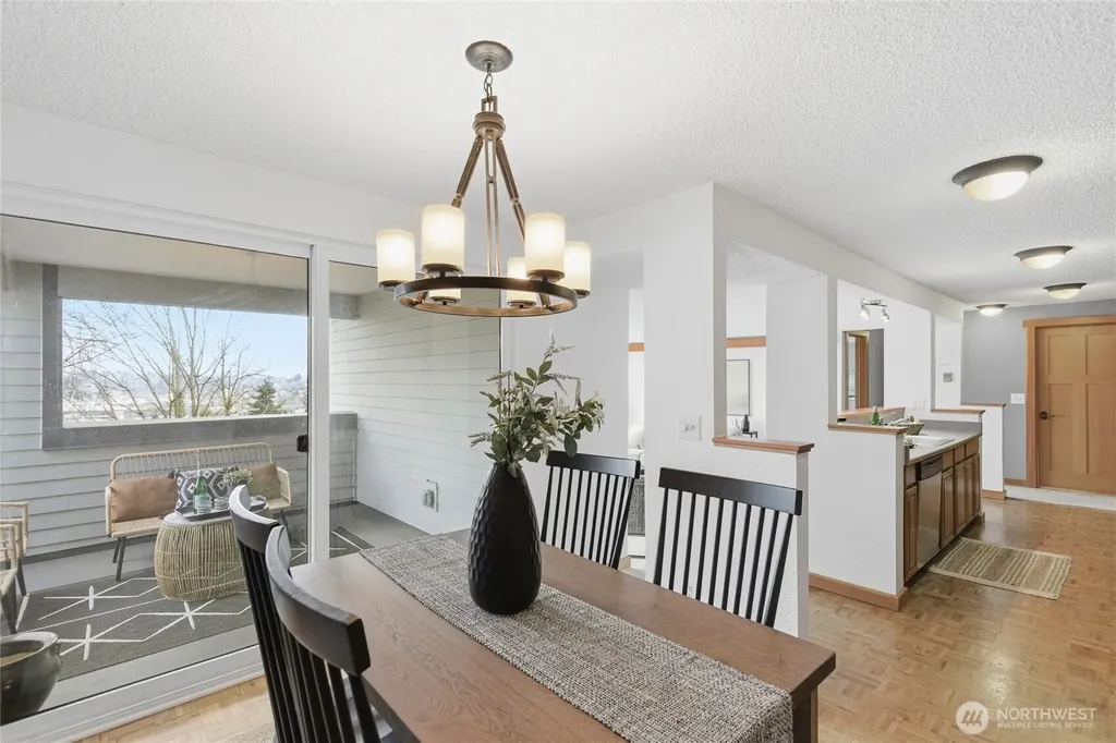 2500 W Manor Place Seattle WA 98199