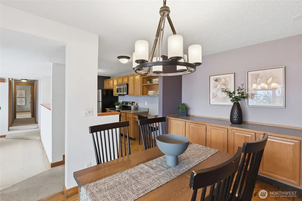 2500 W Manor Place Seattle WA 98199