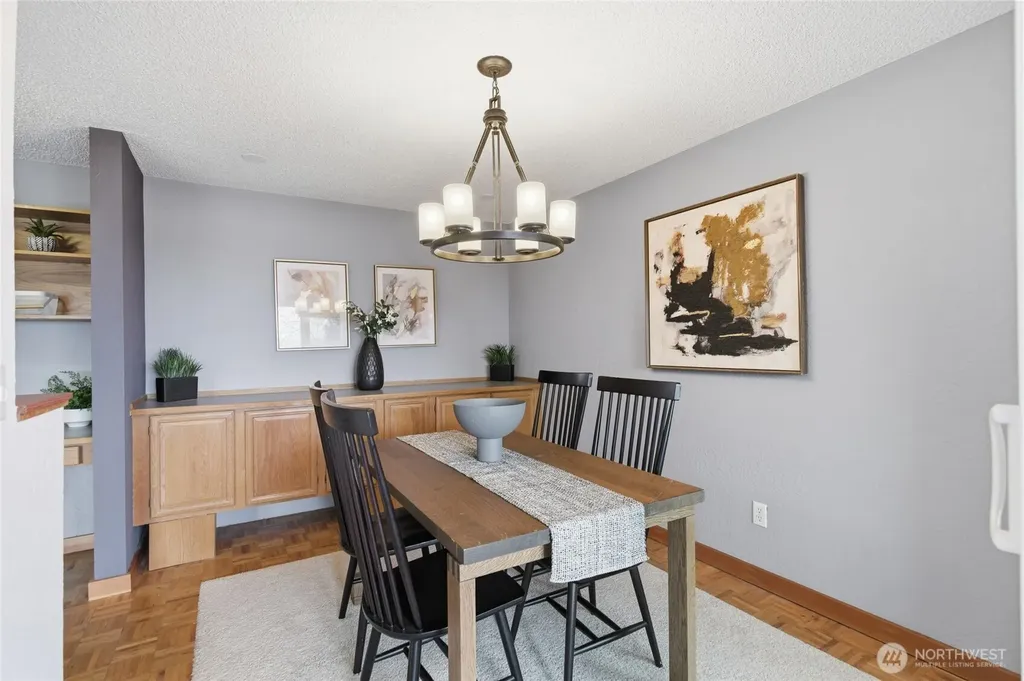 2500 W Manor Place Seattle WA 98199
