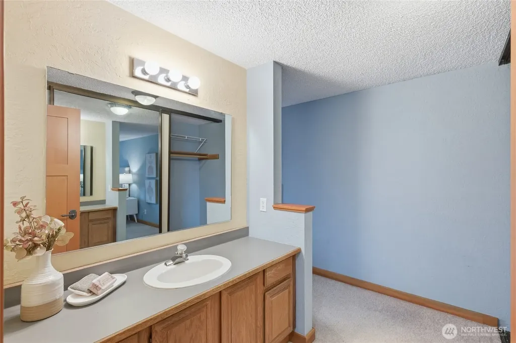 2500 W Manor Place Seattle WA 98199