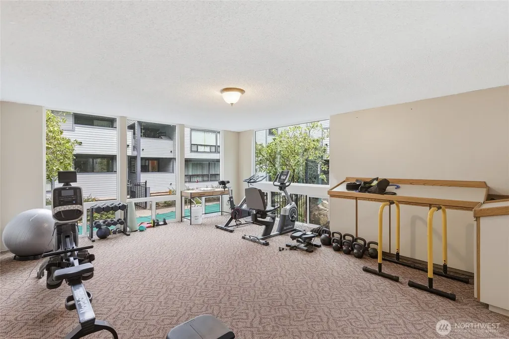 2500 W Manor Place Seattle WA 98199