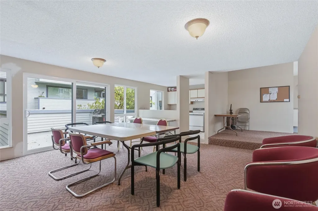 2500 W Manor Place Seattle WA 98199