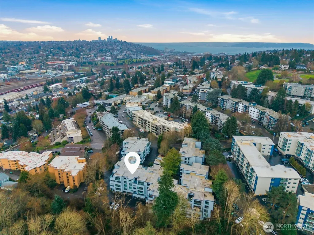 2500 W Manor Place Seattle WA 98199