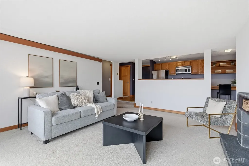 2500 W Manor Place Seattle WA 98199