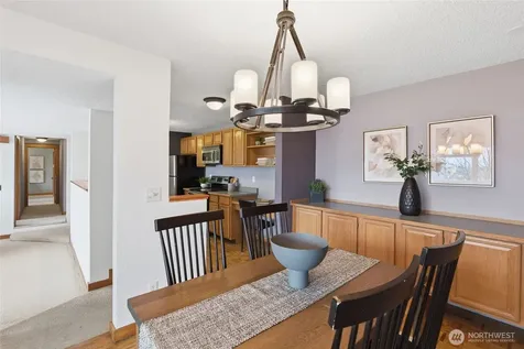 2500 W Manor Place Seattle WA 98199