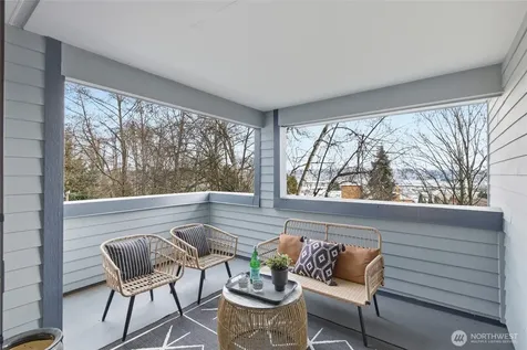 2500 W Manor Place Seattle WA 98199