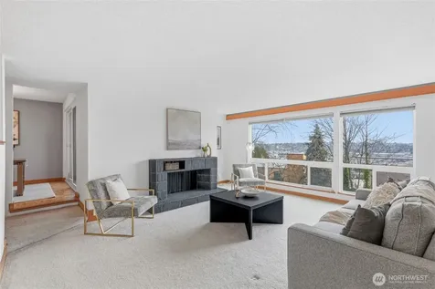 2500 W Manor Place Seattle WA 98199