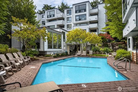 2500 W Manor Place Seattle WA 98199