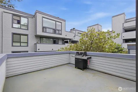 2500 W Manor Place Seattle WA 98199
