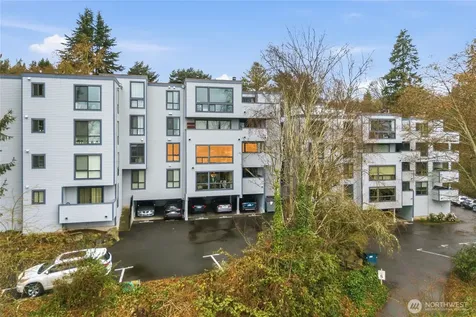 2500 W Manor Place Seattle WA 98199