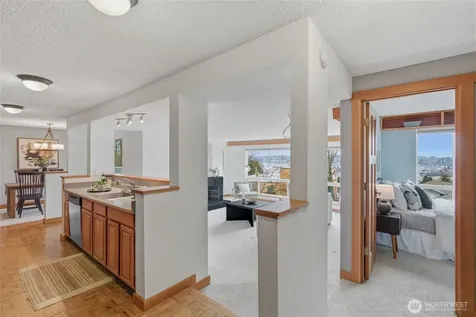 2500 W Manor Place Seattle WA 98199