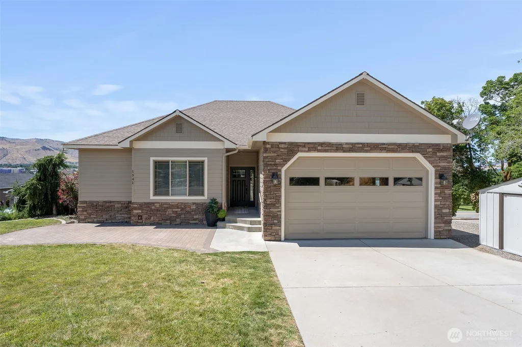 1541 N Anne Avenue East Wenatchee WA 98802