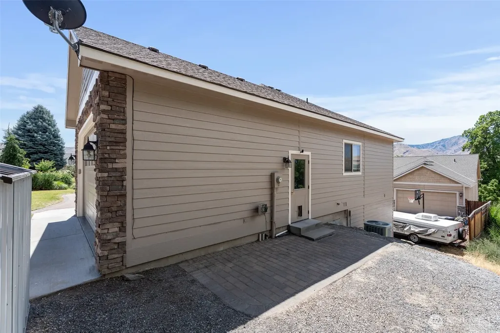 1541 N Anne Avenue East Wenatchee WA 98802