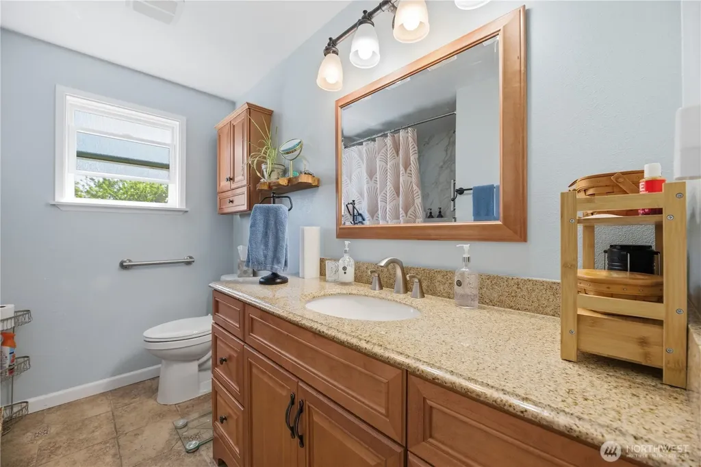 8414 Leona Way SW Lakewood WA 98499