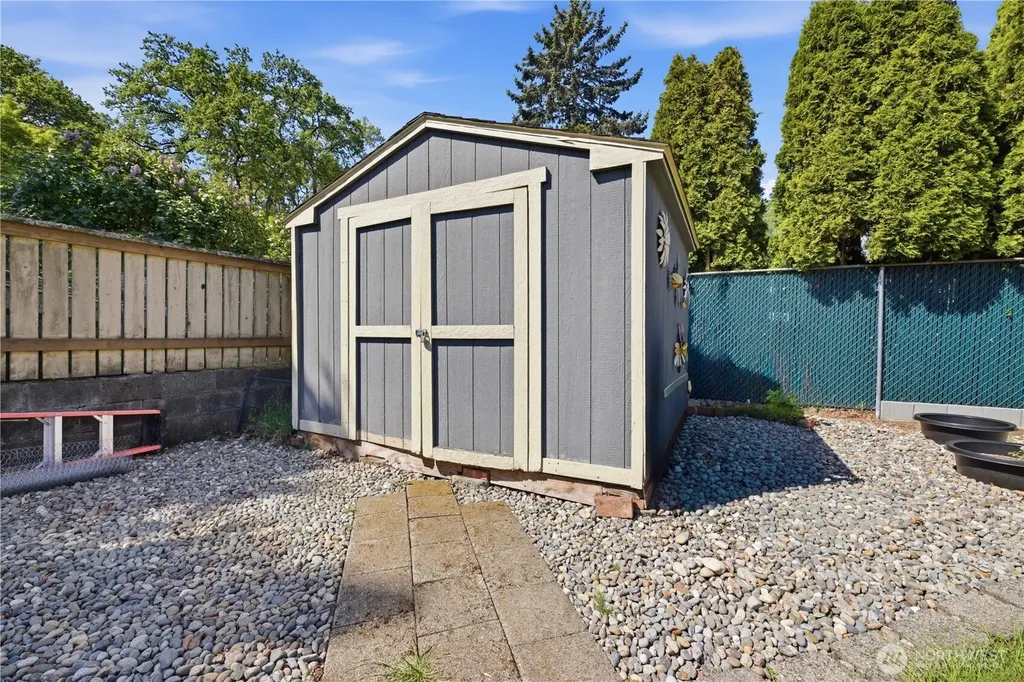 8414 Leona Way SW Lakewood WA 98499