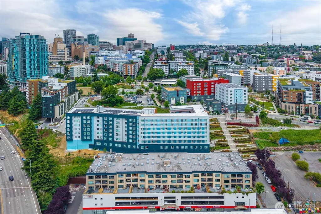 321 10th Avenue S Seattle WA 98104