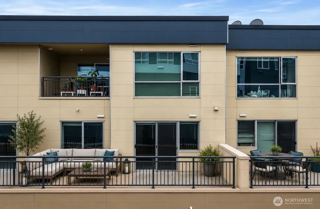 321 10th Avenue S Seattle WA 98104