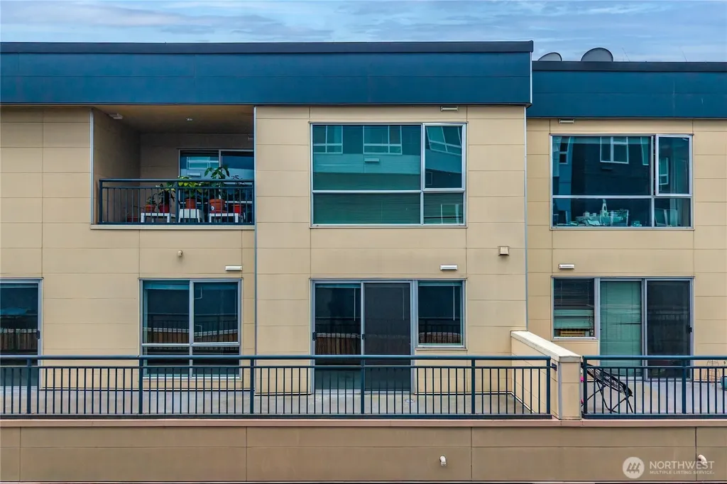 321 10th Avenue S Seattle WA 98104