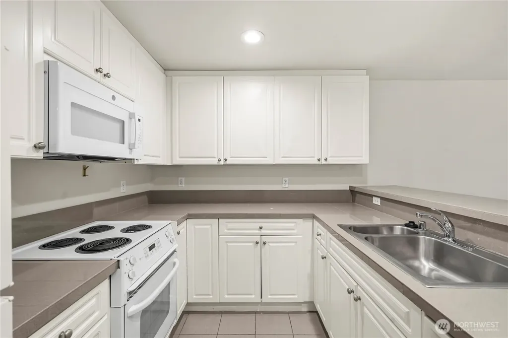 321 10th Avenue S Seattle WA 98104